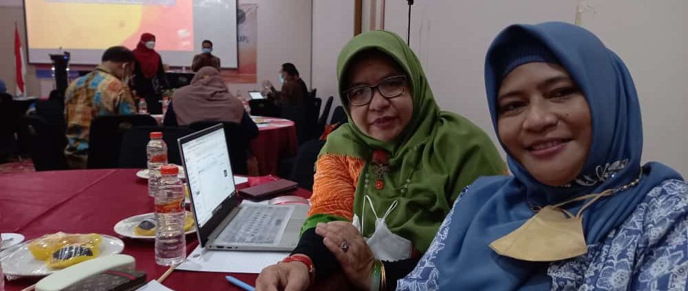 Ibu leny kepala sekolah smkn 5 pontianak