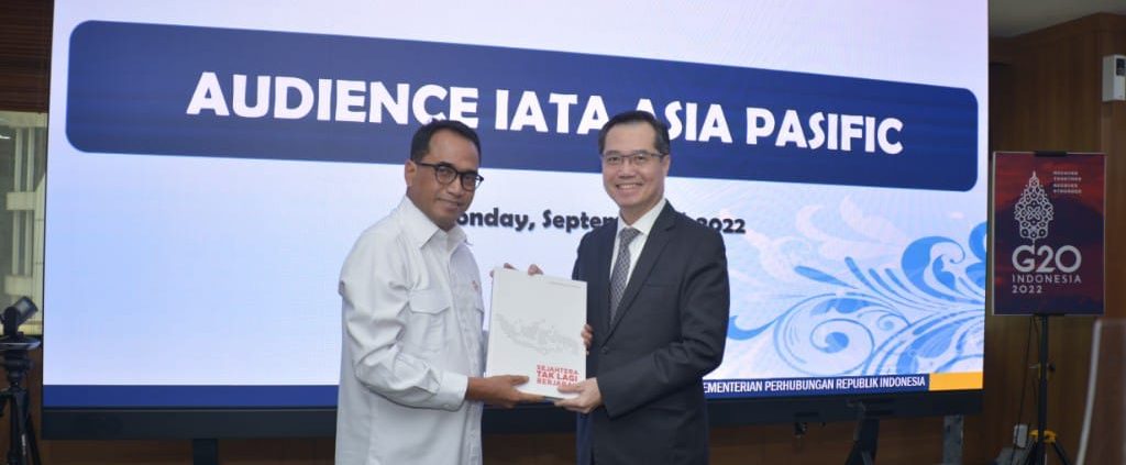 Apa itu IATA? IATA adalah singkatan dari International Air Transport Association, yaitu sebuah organisasi perdagangan global yang mewakili industri penerbangan komersial.
