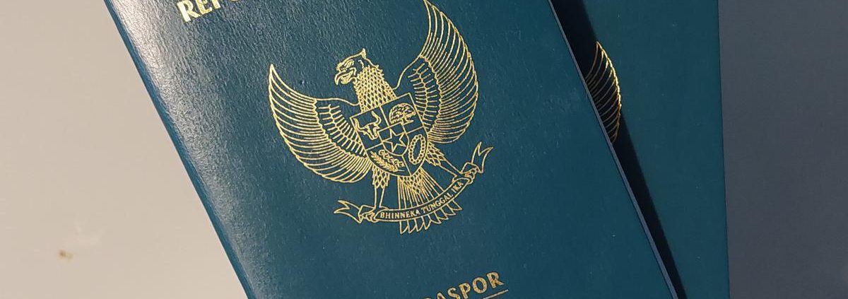 Alur Pembuatan Paspor dapat bervariasi antara negara-negara, namun berikut ini adalah langkah umum yang biasanya diperlukan dalam proses pendaftaran paspor: